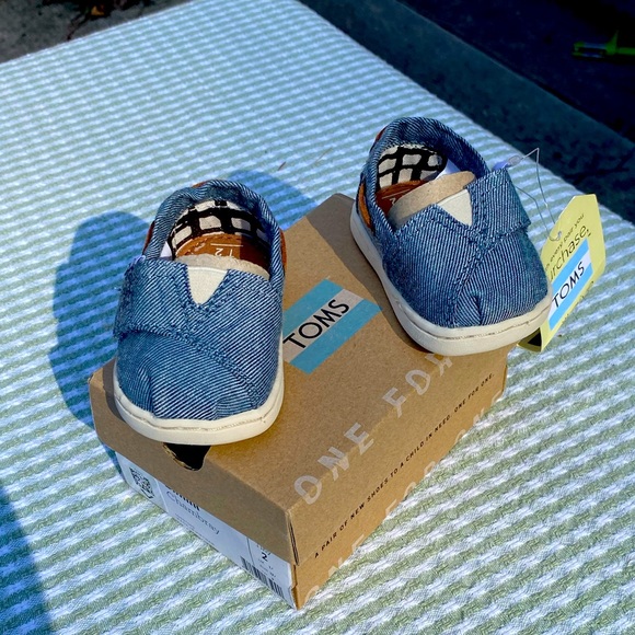 Toms - Picture 1 of 3